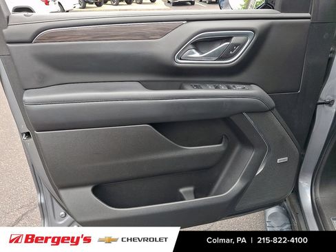 Certified 2022 Chevrolet Tahoe Z71 w/ Luxury Package AWD/4WD image 17