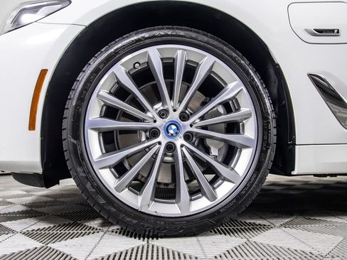 Used 2023 BMW 530e w/ Convenience Package RWD image 40