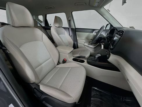 Used 2025 Kia Soul LX FWD image 13