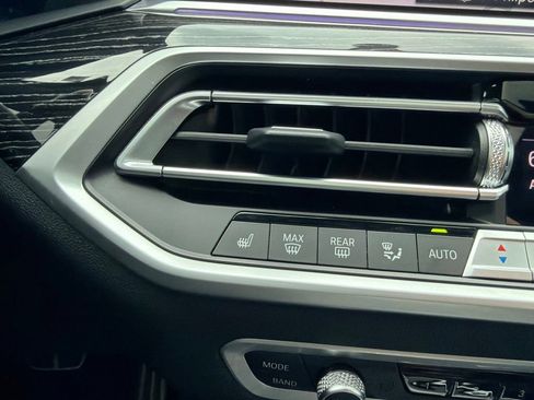 Used 2022 BMW X7 xDrive40i w/ M Sport Package AWD/4WD image 34