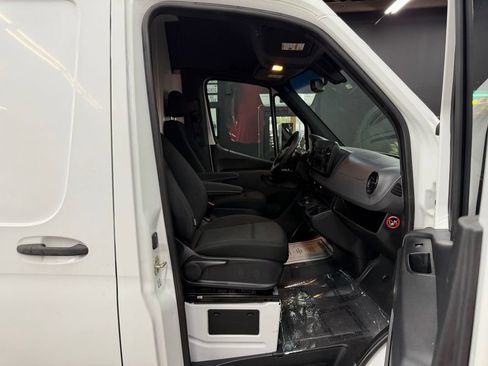 Used 2020 Mercedes-Benz Sprinter 2500 image 15