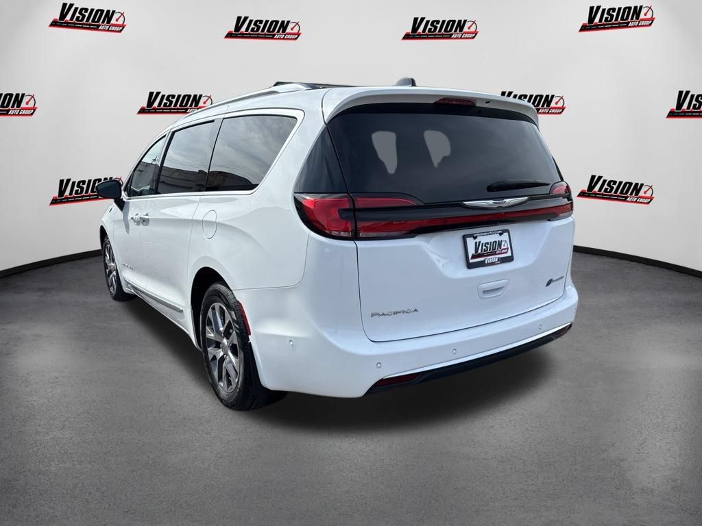 Used 2023 Chrysler Pacifica Pinnacle FWD image 3
