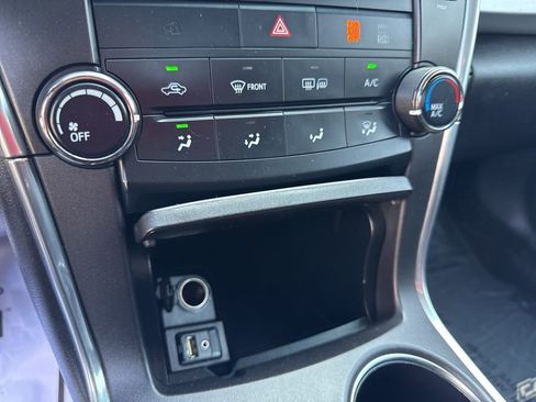 Used 2016 Toyota Camry SE image 25