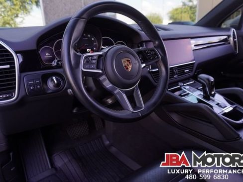 Used 2023 Porsche Cayenne AWD/4WD image 5