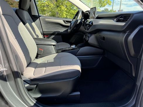 Used 2022 Ford Escape SE w/ SE Sport Appearance Package image 13