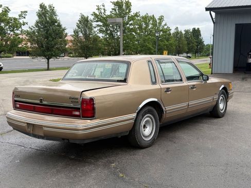 Used 1991 Lincoln Town Car Executive RWD image 6