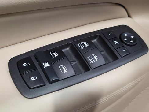 Used 2019 Jeep Grand Cherokee Overland image 27