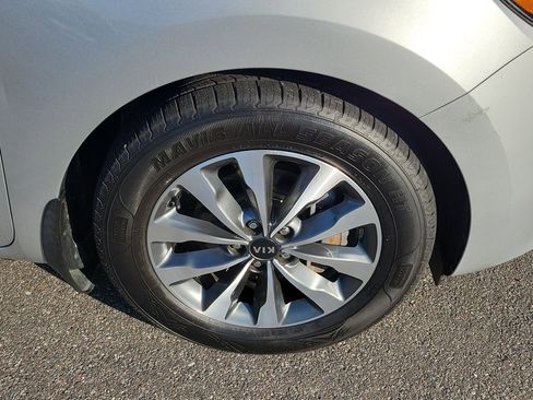 Used 2015 Kia Sedona SX image 44