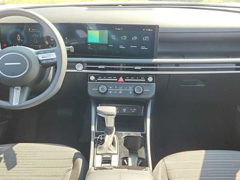 Used 2025 Hyundai Santa Cruz SE FWD image 23