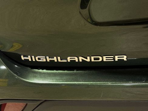 Used 2025 Toyota Highlander XLE AWD/4WD image 27