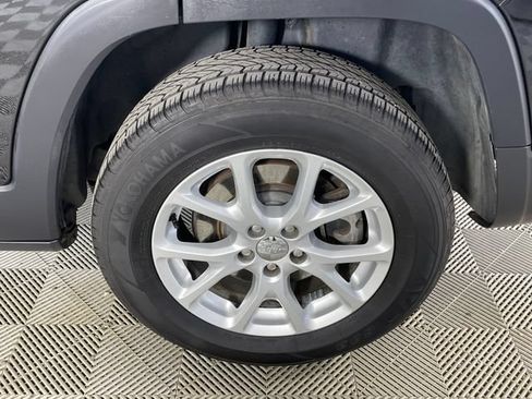 Used 2014 Jeep Cherokee Latitude AWD/4WD image 19