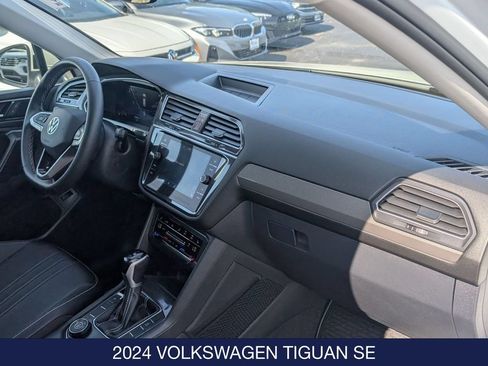 Certified 2024 Volkswagen Tiguan SE AWD/4WD image 34