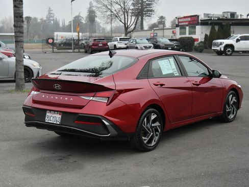 Used 2025 Hyundai Elantra Sport image 8
