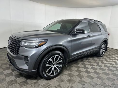 Used 2025 Ford Explorer ST-Line image 7