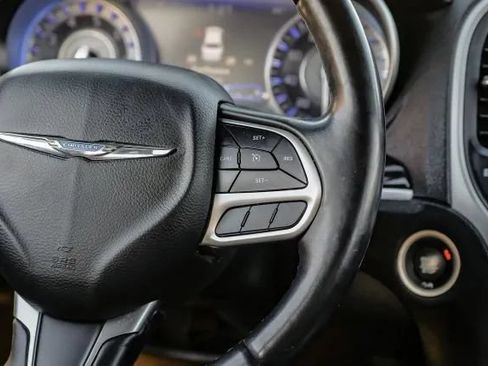 Used 2019 Chrysler 300 Limited RWD image 23