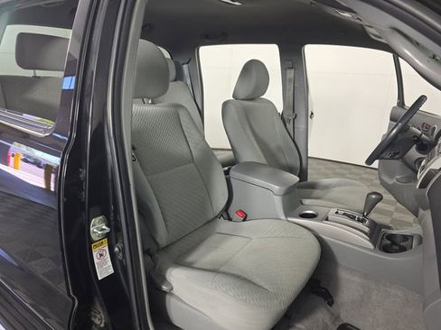 Used 2011 Toyota Tacoma PreRunner w/ SR5 Pkg #2 RWD image 21