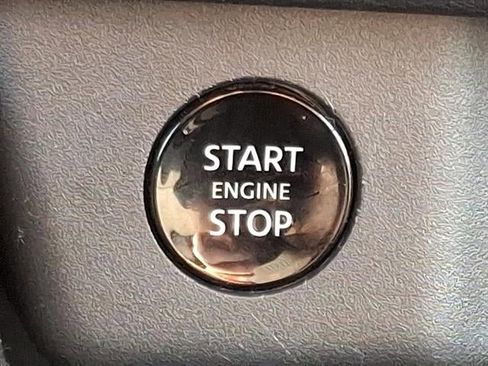 Used 2024 Nissan Rogue SV image 24