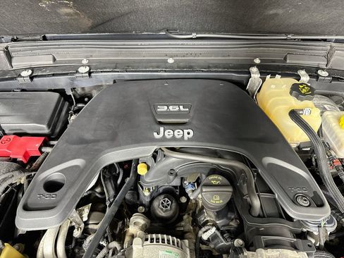 Used 2018 Jeep Wrangler Unlimited Sport S AWD/4WD image 28