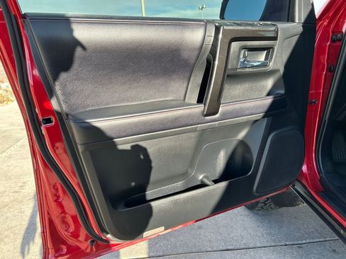 Used 2019 Toyota 4Runner TRD Off-Road Premium image 11