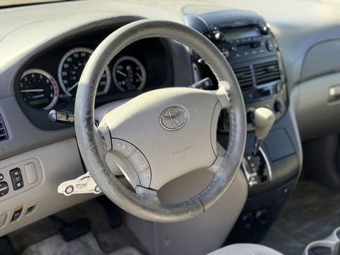 Used 2005 Toyota Sienna CE image 6