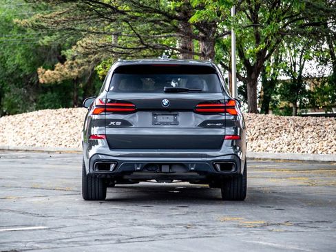 Used 2024 BMW X5 xDrive40i w/ M Sport Package AWD/4WD image 3