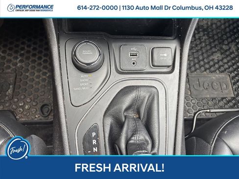 Used 2019 Jeep Cherokee Latitude Plus w/ Cold Weather Group image 24