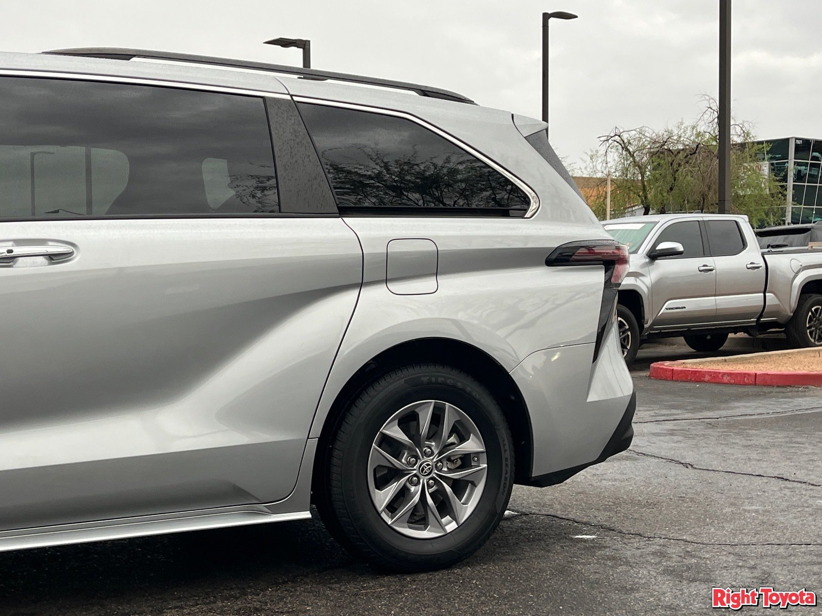 Certified 2024 Toyota Sienna XLE FWD image 11