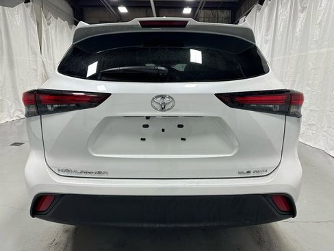 Used 2025 Toyota Highlander XLE image 6