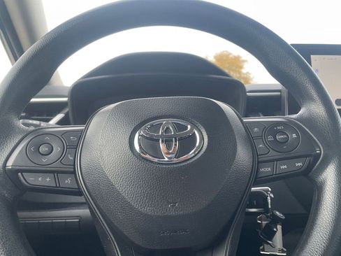 Used 2025 Toyota Corolla LE image 28