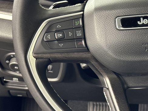 New 2025 Jeep Grand Cherokee Limited w/ Luxury Tech Group II image 17