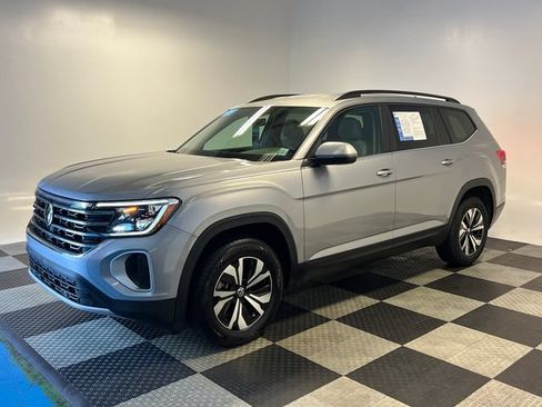 Certified 2025 Volkswagen Atlas SE FWD image 3