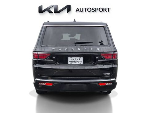 Used 2024 Jeep Wagoneer L Series II w/ Flexible Seating Group RWD image 9