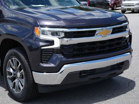 Used 2022 Chevrolet Silverado 1500 LT AWD/4WD image 9