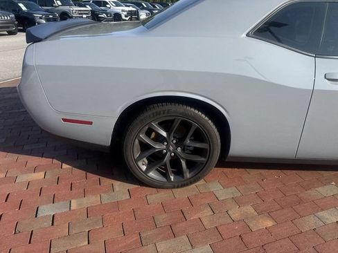 Used 2022 Dodge Challenger SXT w/ Driver Convenience Group RWD image 15