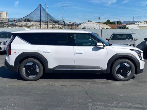 New 2026 Kia EV9 Light RWD image 2