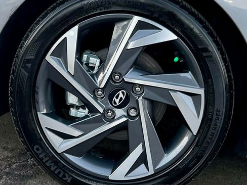 Used 2025 Hyundai Elantra SEL image 32