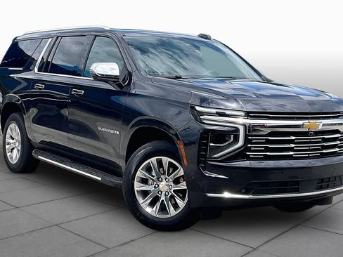 Used 2025 Chevrolet Suburban Premier RWD image 3