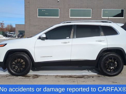 Used 2018 Jeep Cherokee Latitude w/ Cold Weather Group image 2