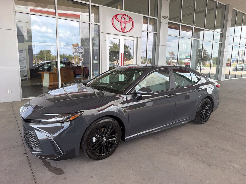 Used 2026 Toyota Camry SE FWD image 7