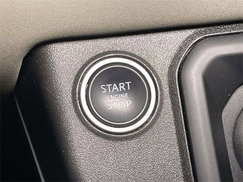 Used 2020 Land Rover Defender 110 First Edition image 39