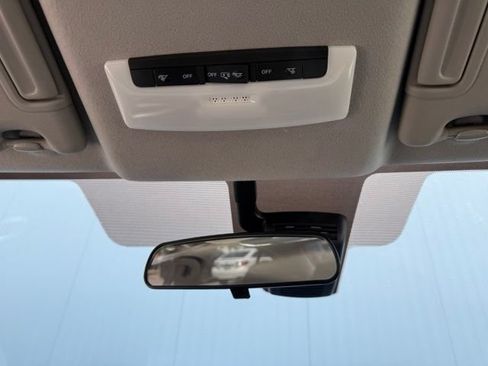 Used 2020 Nissan Versa SR w/ Convenience Package FWD image 20