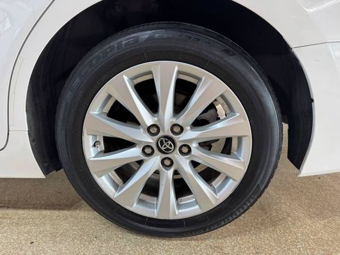 Used 2018 Toyota Camry LE FWD image 38