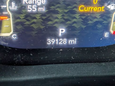 Used 2023 Jeep Wrangler Unlimited Rubicon w/ Cold Weather Group AWD/4WD image 8