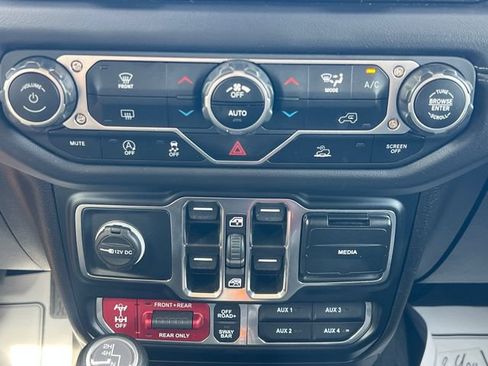 Used 2024 Jeep Wrangler Unlimited Rubicon AWD/4WD image 27