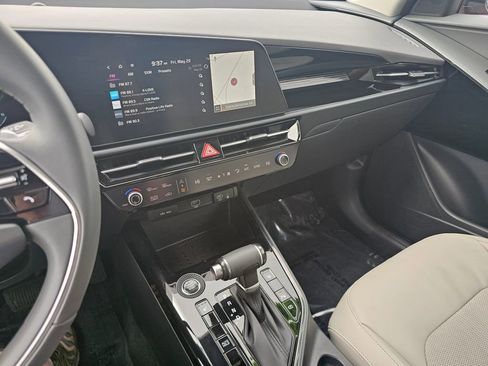 Used 2024 Kia Niro EX FWD image 30