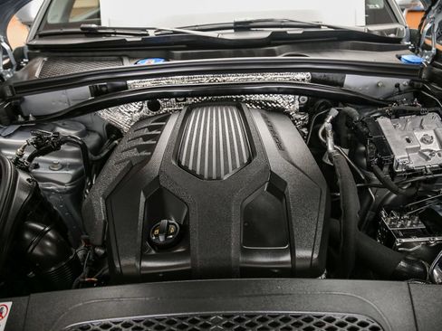 Certified 2026 Porsche Macan AWD/4WD image 33