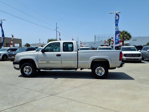 Used 2005 Chevrolet Silverado 2500 LS RWD image 2
