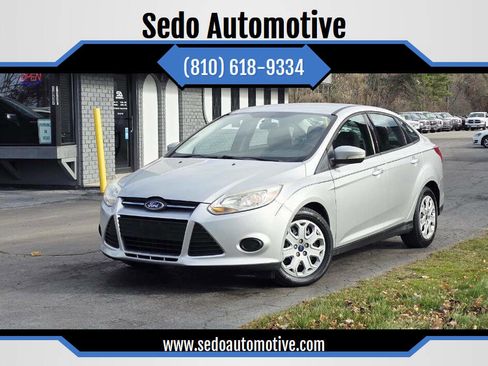 Used 2013 Ford Focus SE w/ SE Winter Pkg image 1
