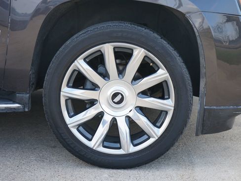 Used 2016 Cadillac Escalade Luxury image 4