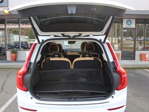 Used 2016 Volvo XC90 T8 Momentum w/ Vision Package image 29